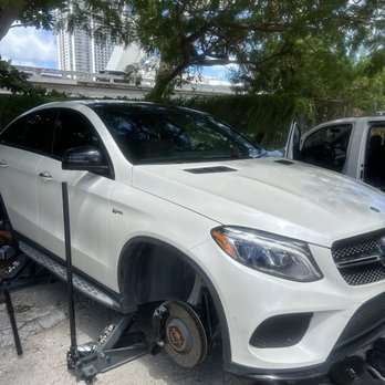 R&R Mobile Mechanic servicing a red Jaguar F-Type in Miami